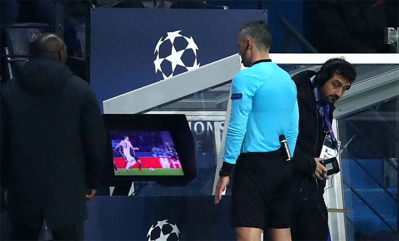 Công nghệ VAR là gì và những điều cần biết về VAR trong bóng đá?