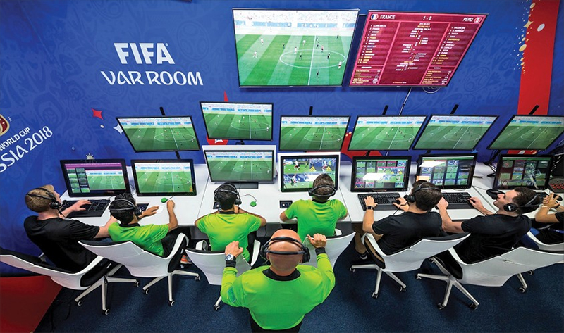 Công nghệ VAR là gì và những điều cần biết về VAR trong bóng đá?