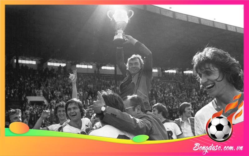 HLV Ernst Happel là ai và tiểu sử chi tiết HLV bóng đá này?