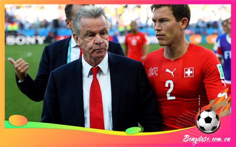 Ottmar Hitzfeld là ai và tiểu sử chi tiết HLV bóng đá này?