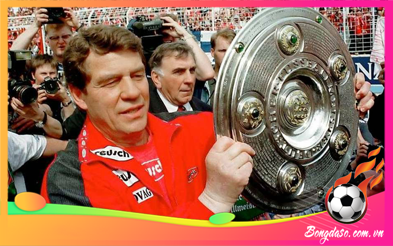 Otto Rehhagel là ai và tiểu sử chi tiết HLV bóng đá này?