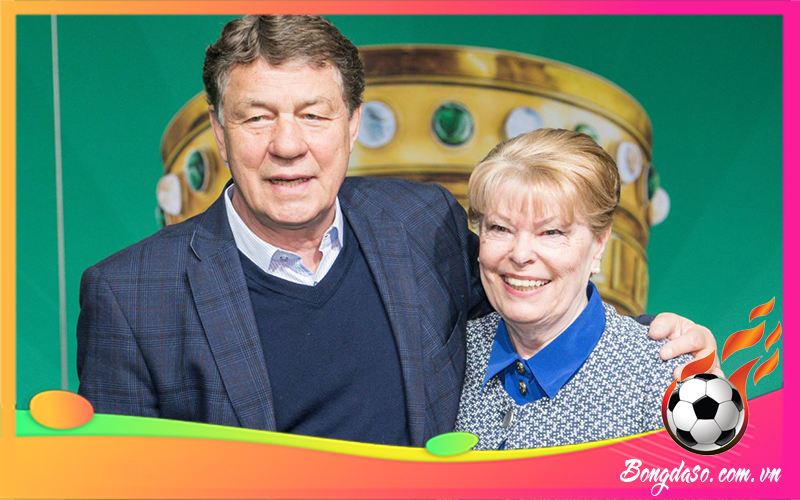 Otto Rehhagel là ai và tiểu sử chi tiết HLV bóng đá này?