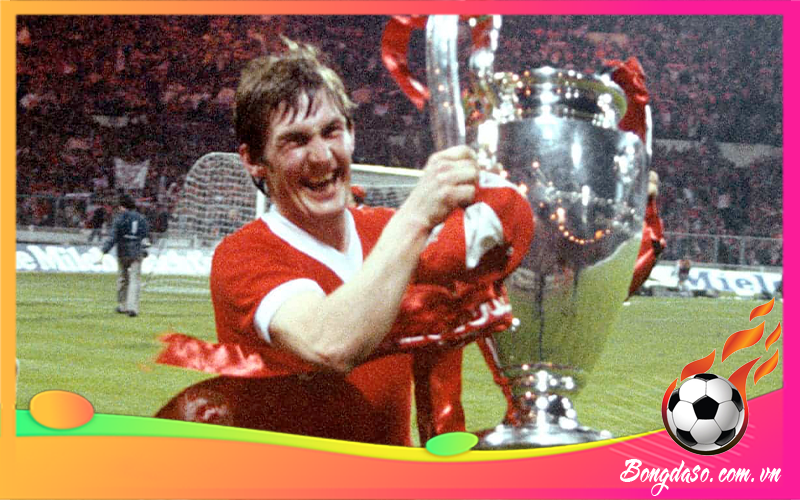 Kenny Dalglish là ai và sự nghiệp, danh hiệu, phong cách thi đấu?