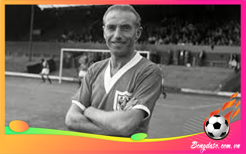 Stanley Matthews là ai và sự nghiệp, danh hiệu, phong cách thi đấu?