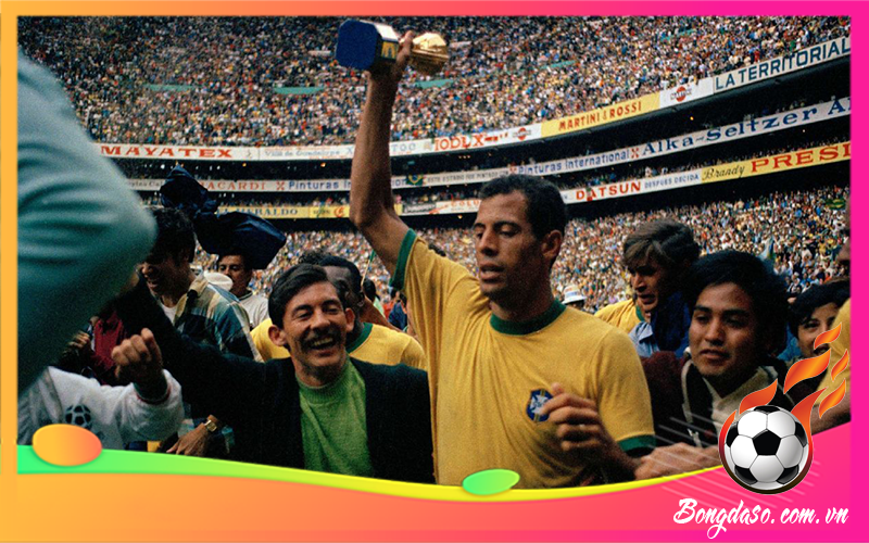 Carlos Alberto là ai và sự nghiệp, danh hiệu, phong cách thi đấu