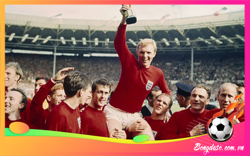 Bobby Moore là ai và sự nghiệp, danh hiệu, phong cách thi đấu
