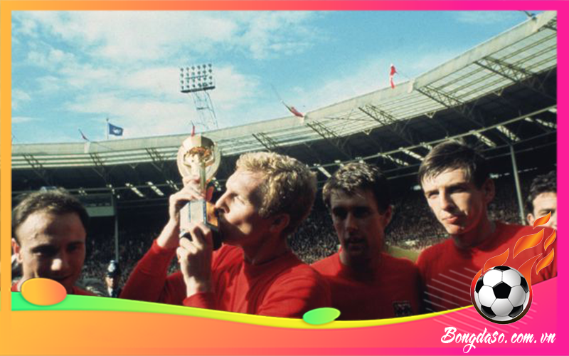 Bobby Moore là ai và sự nghiệp, danh hiệu, phong cách thi đấu