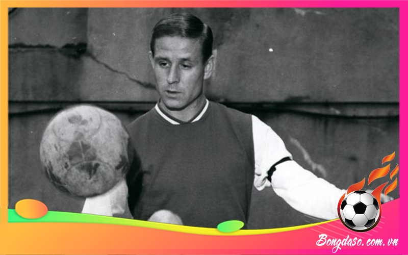 Raymond Kopa là ai và sự nghiệp, danh hiệu, phong cách thi đấu?