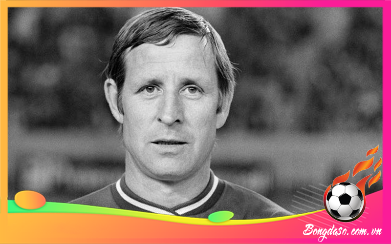 Raymond Kopa là ai và sự nghiệp, danh hiệu, phong cách thi đấu?