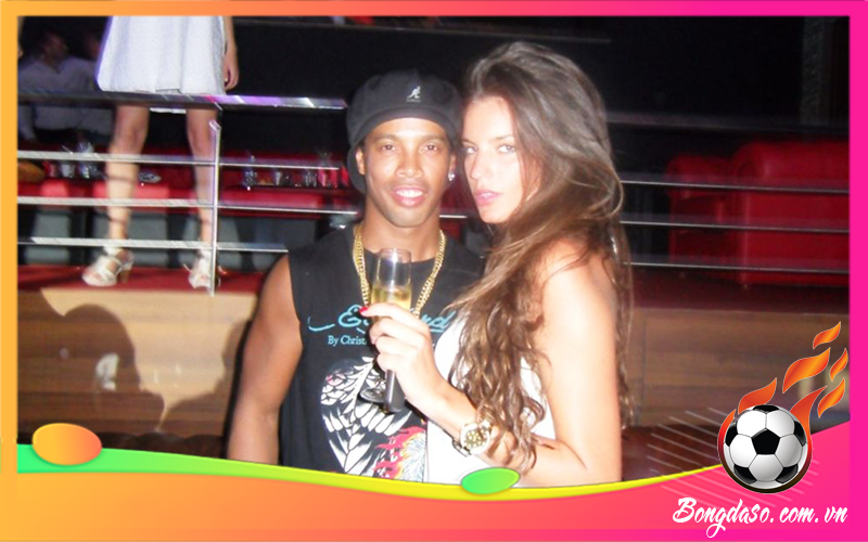 Ronaldinho là ai và sự nghiệp, danh nghiệp, phong cách thi đấu