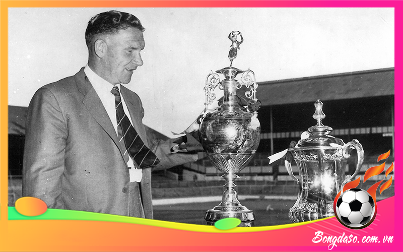 Bill Nicholson là ai và tiểu sử chi tiết HLV bóng đá này?