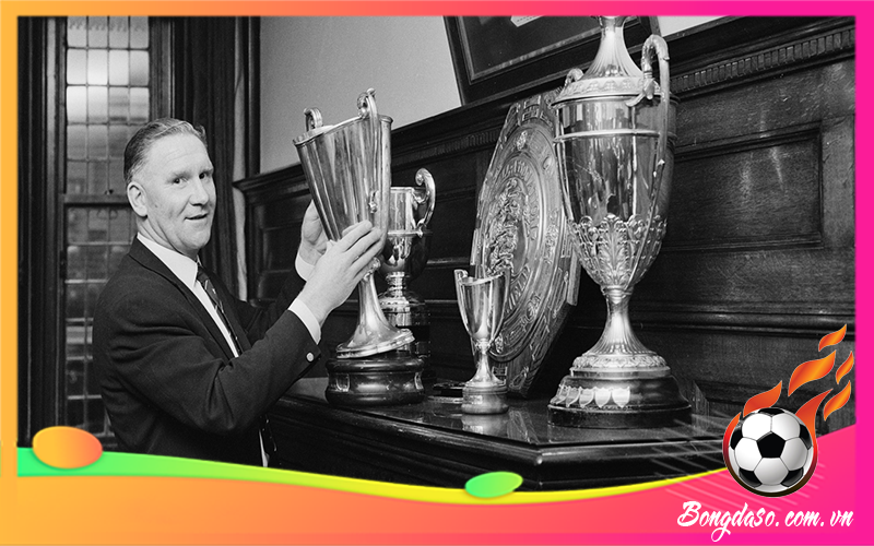 Bill Nicholson là ai và tiểu sử chi tiết HLV bóng đá này?