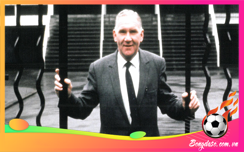 Bill Nicholson là ai và tiểu sử chi tiết HLV bóng đá này?