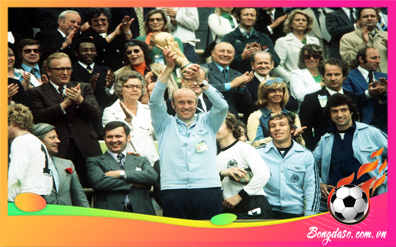 Helmut Schon là ai và tiểu sử chi tiết HLV bóng đá này?