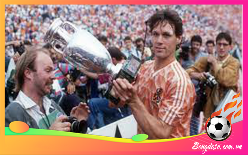 Marco Van Basten là ai và sự nghiệp, danh hiệu, phong cách thi đấu