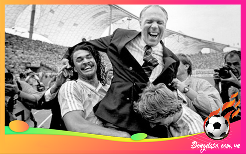 HLV Rinus Michels là ai và tiểu sử chi tiết HLV bóng đá này?