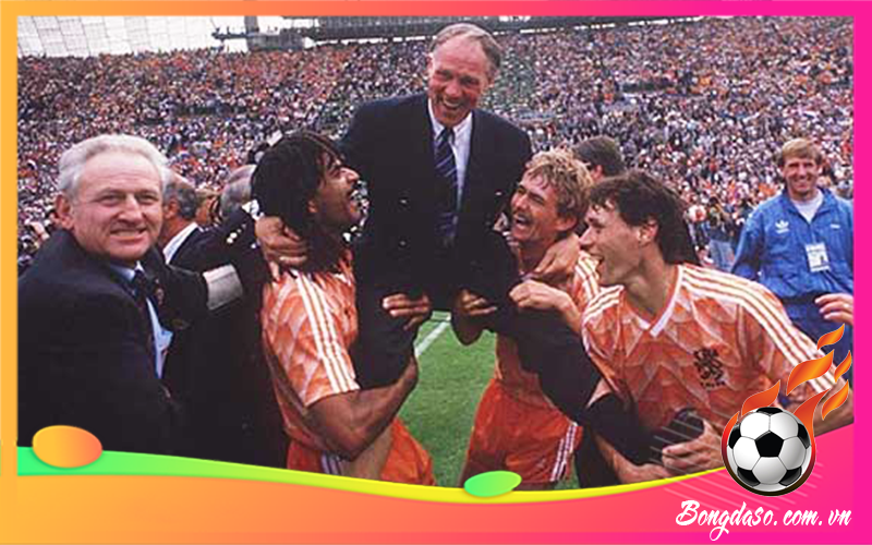 HLV Rinus Michels là ai và tiểu sử chi tiết HLV bóng đá này?