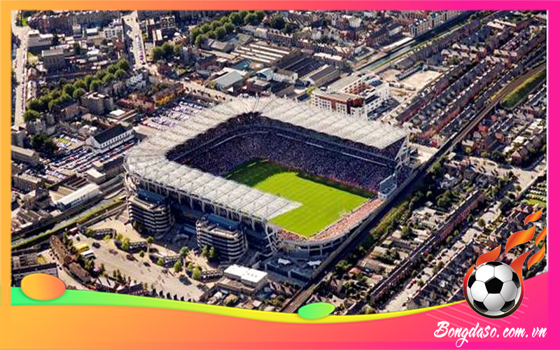 Sân vận động Croke Park của nước nào và CLB nào sở hữu?